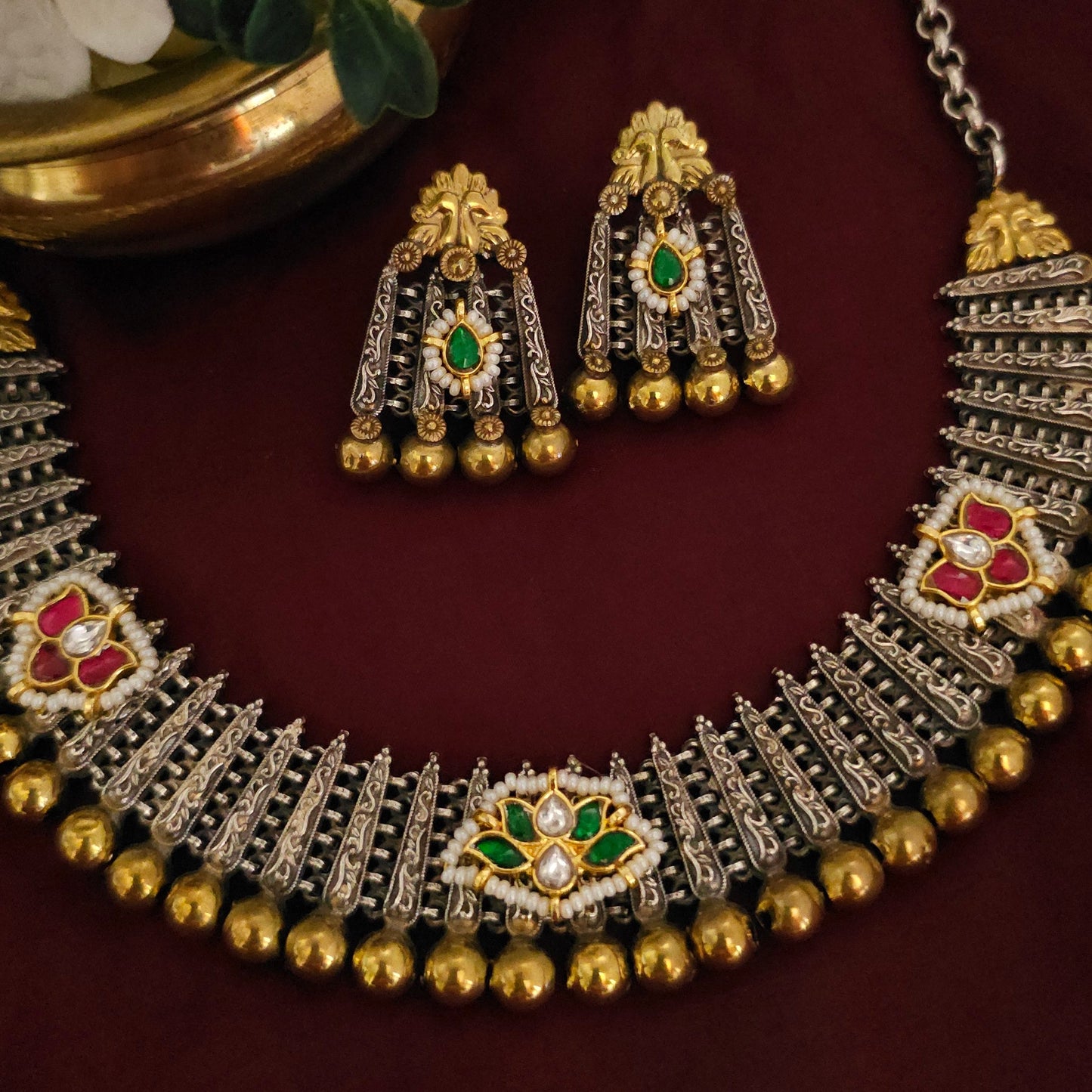 Vaidehi Dual Tone Pachi Kundan Necklace Set