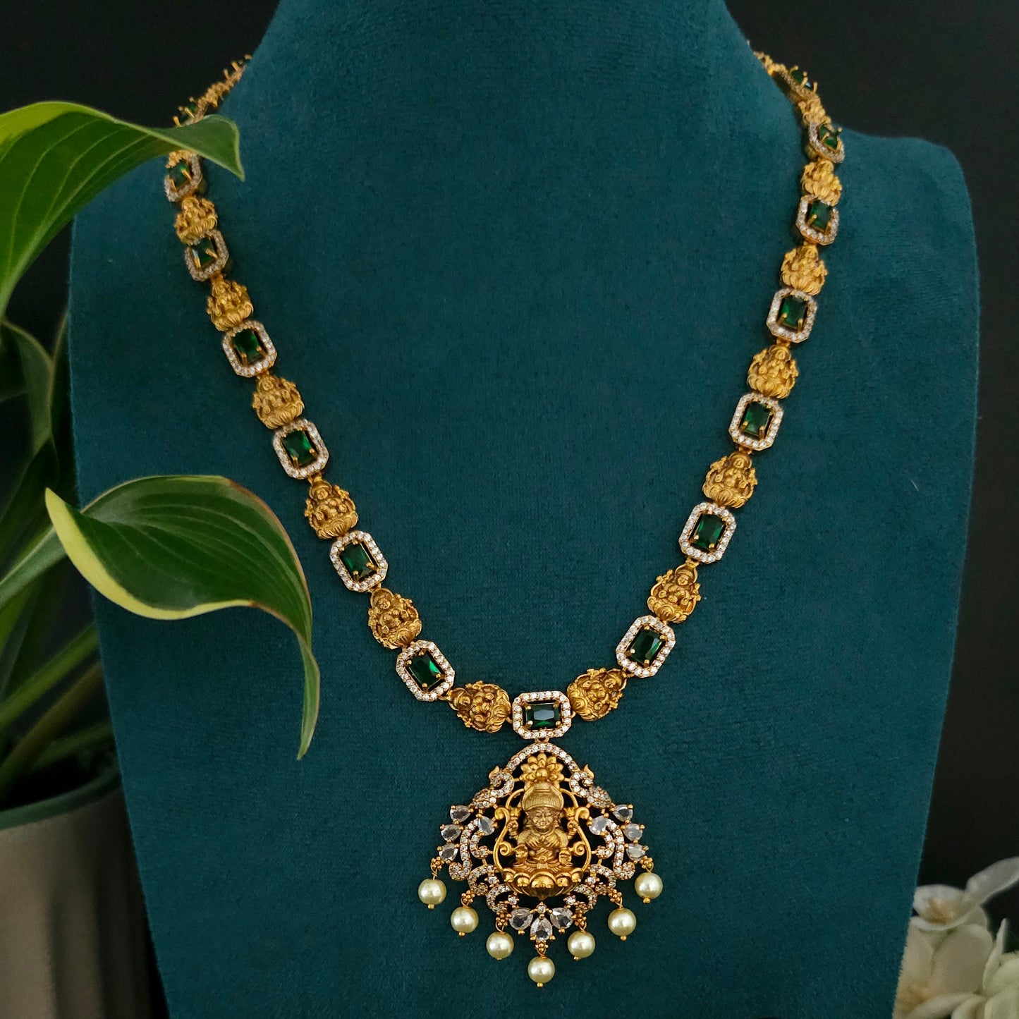 Lakshmi Emerald Temple Pendant Necklace Set