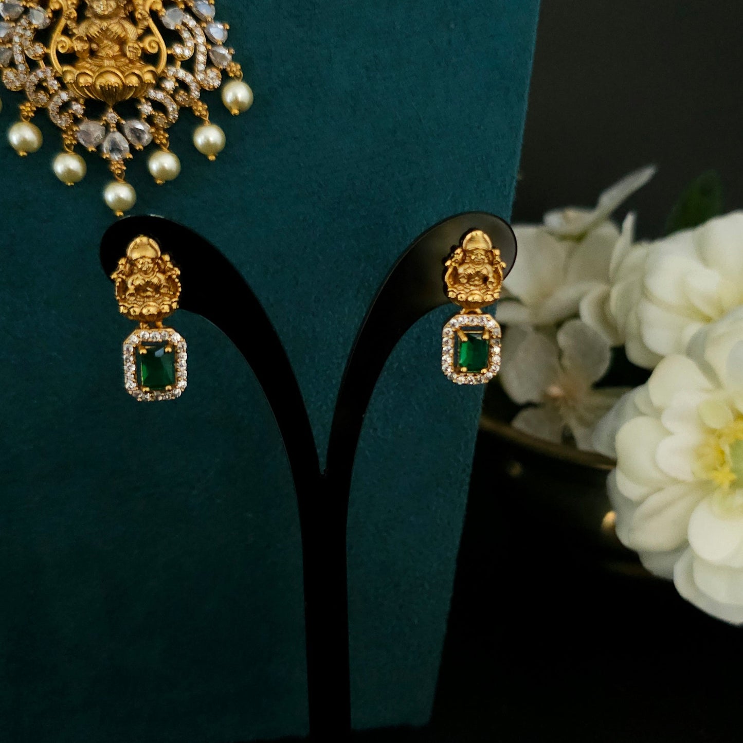 Lakshmi Emerald Temple Pendant Necklace Set