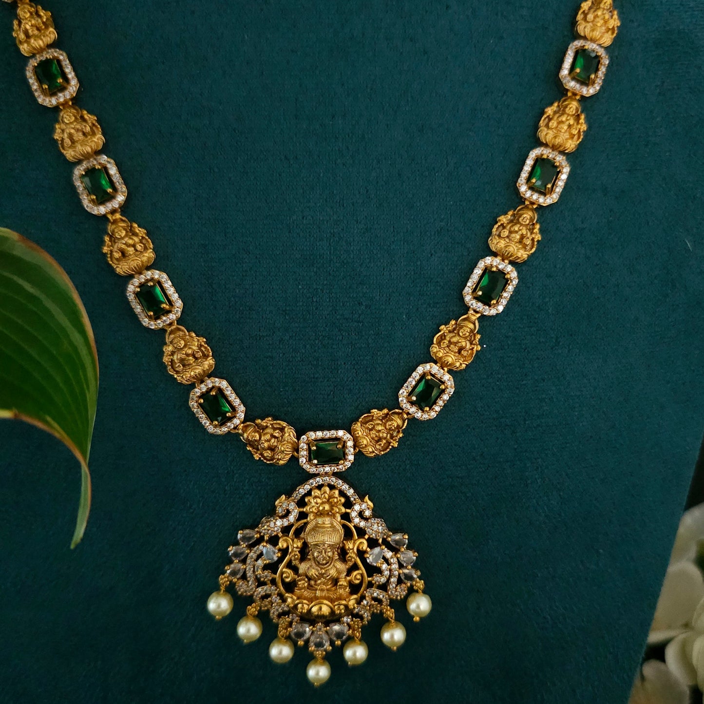 Lakshmi Emerald Temple Pendant Necklace Set