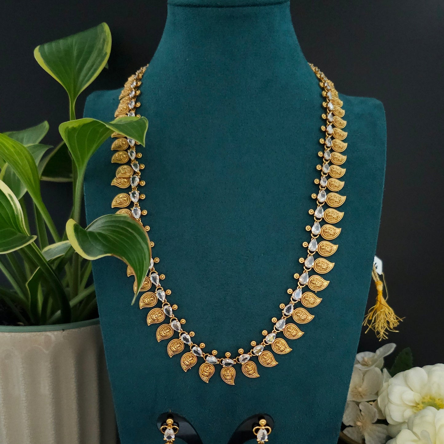 Heritage Mango Motif Necklace Set